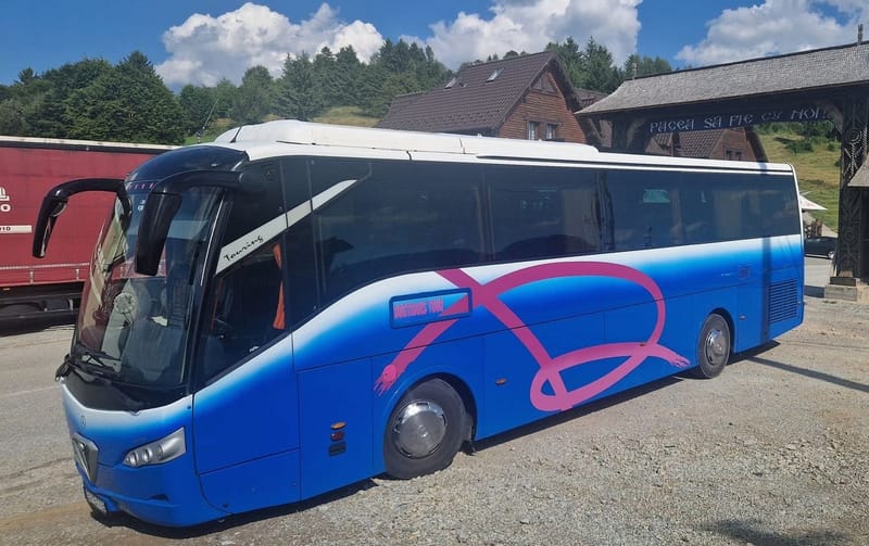 Autocar Mercedes Touring, vedere laterală